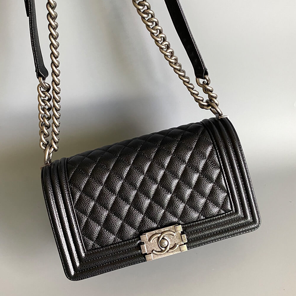 BOY CHANEL HANDBAG(TAX-FREE GRADE)
