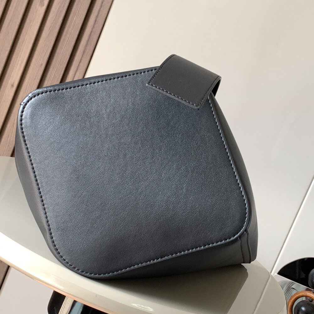 LOEWE Medium Pebble bucket in smooth calfskin(high-end grade)