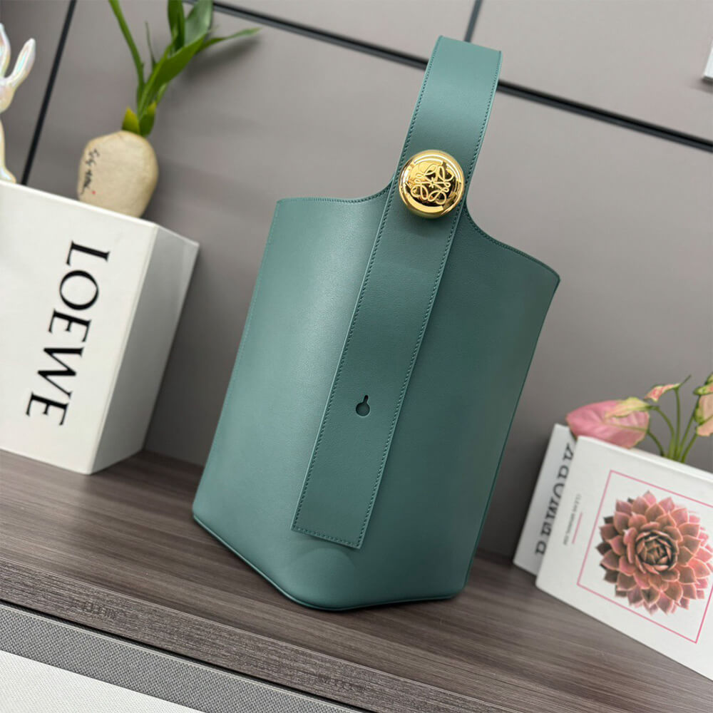 LOEWE Medium Pebble bucket in smooth calfskin(high-end grade)