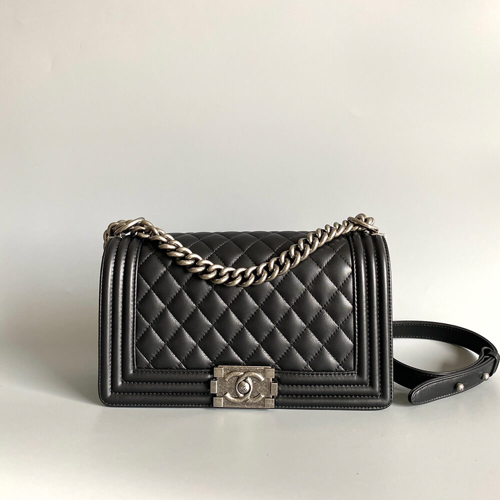 BOY CHANEL HANDBAG(TAX-FREE GRADE)