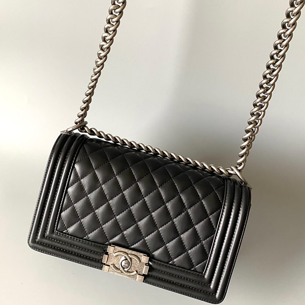 BOY CHANEL HANDBAG(TAX-FREE GRADE)