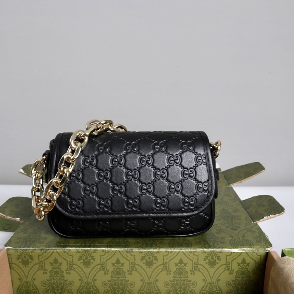 GG Emblem small shoulder bag