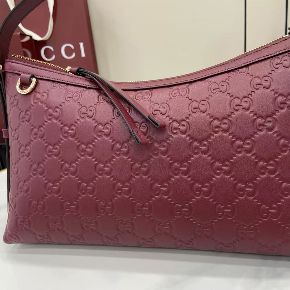 GG Emblem medium shoulder bag